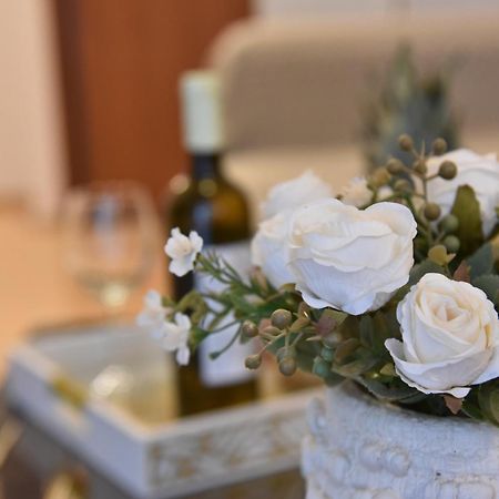 Tiny Treasure Apartment เอเธนส์ ภายนอก รูปภาพ