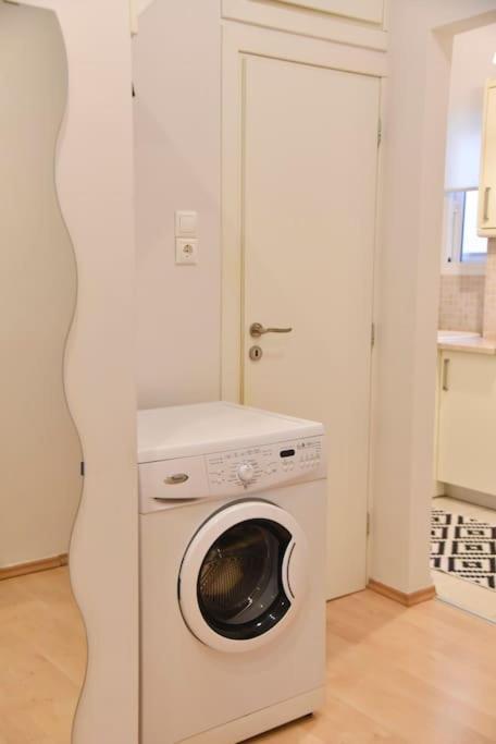 Tiny Treasure Apartment เอเธนส์ ภายนอก รูปภาพ