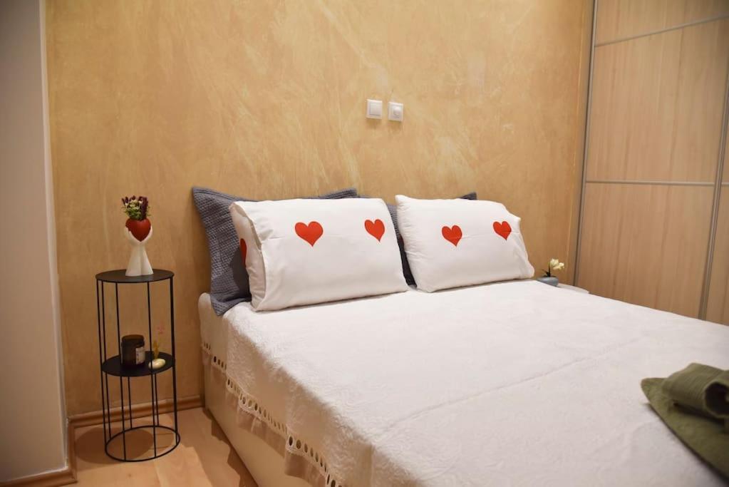 Tiny Treasure Apartment เอเธนส์ ภายนอก รูปภาพ