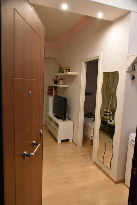 Tiny Treasure Apartment เอเธนส์ ภายนอก รูปภาพ